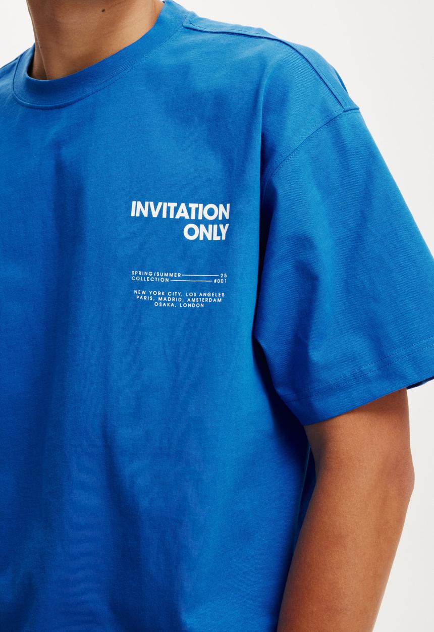 Cotton On - Box Fit Easy T-shirt - Electric Blue/Invitation Only
