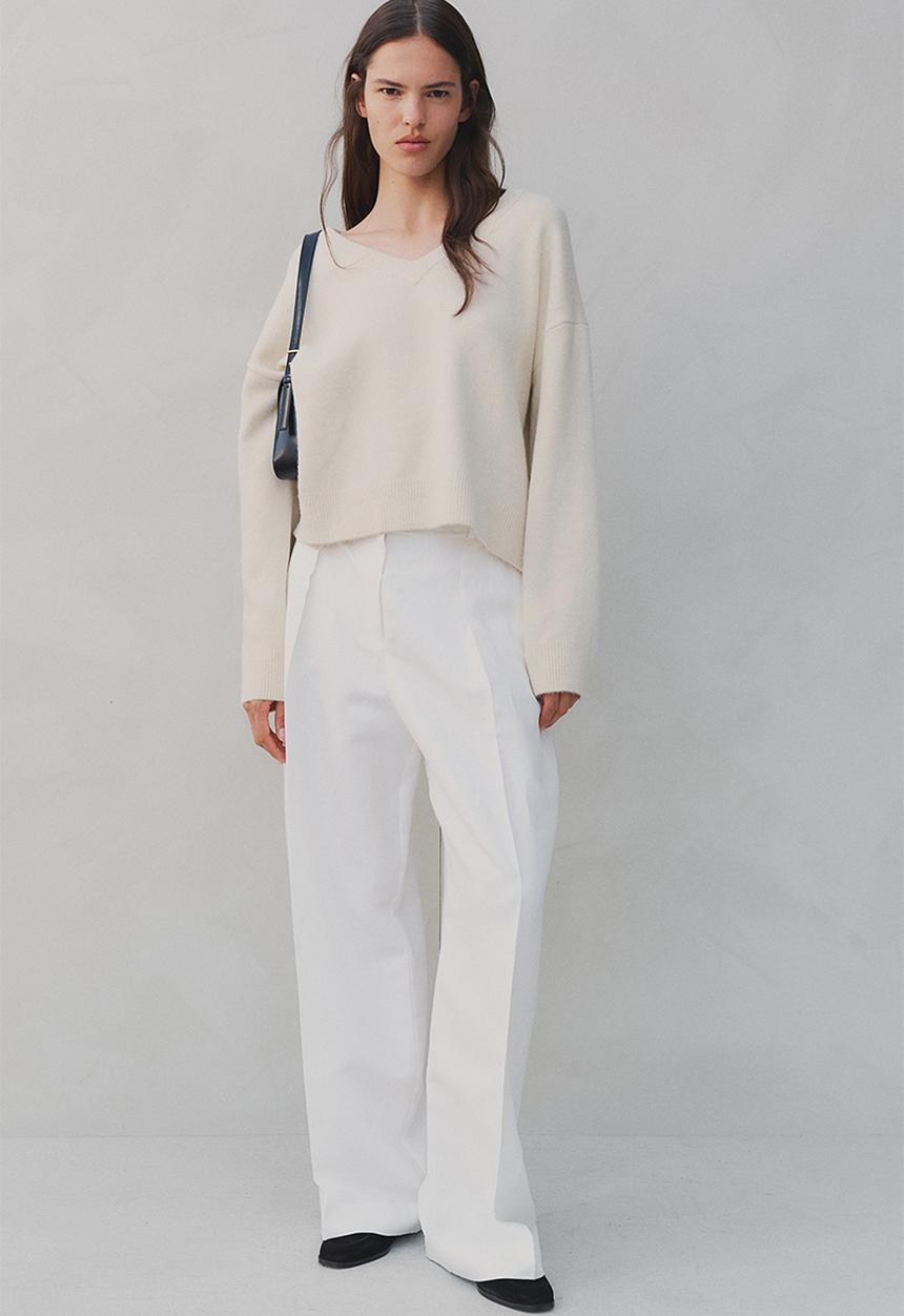 H&M - V-neck jumper - light beige 