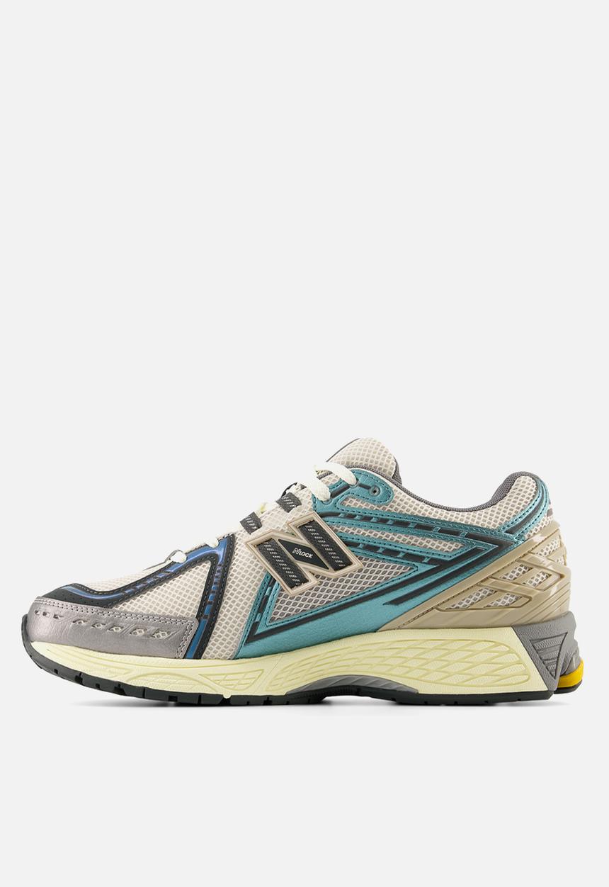 New Balance  - 1906R