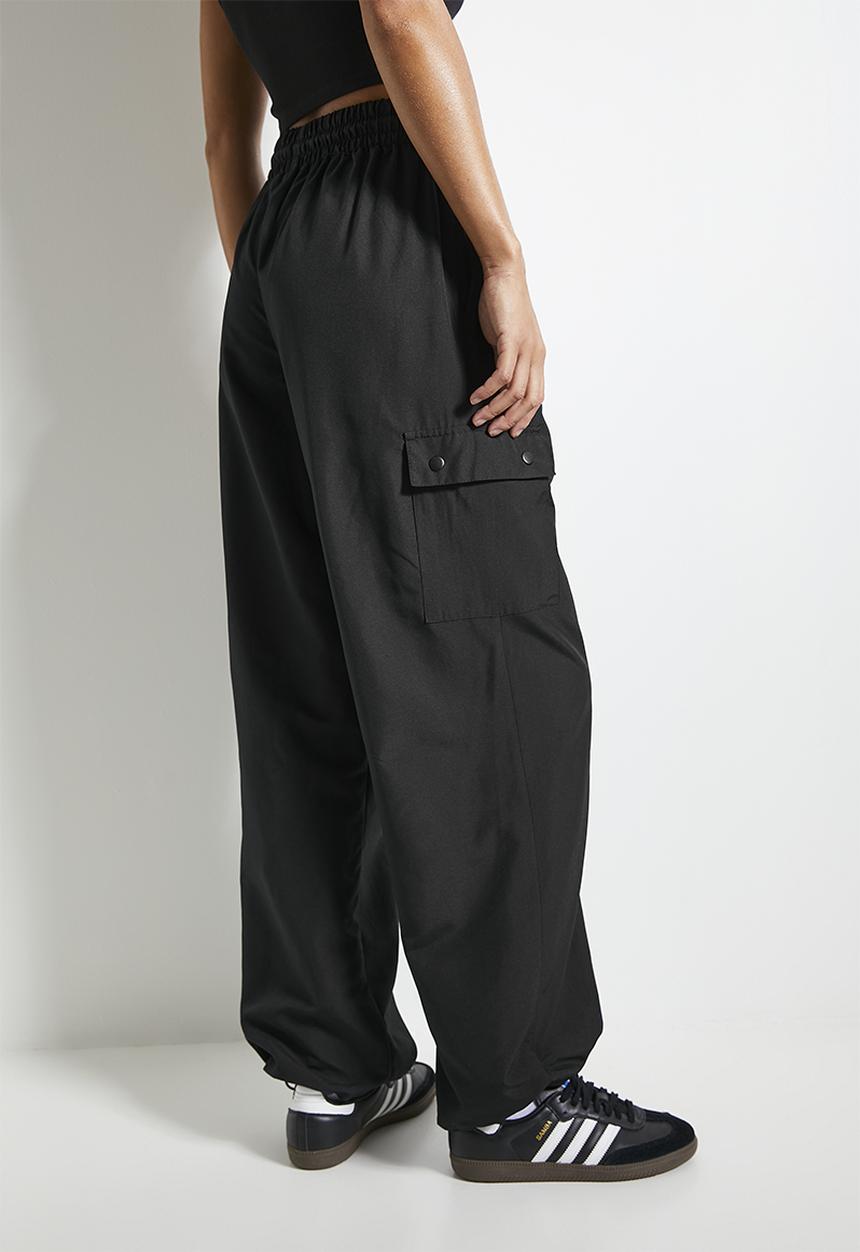 adidas Originals - Essential woven cargo pants- black