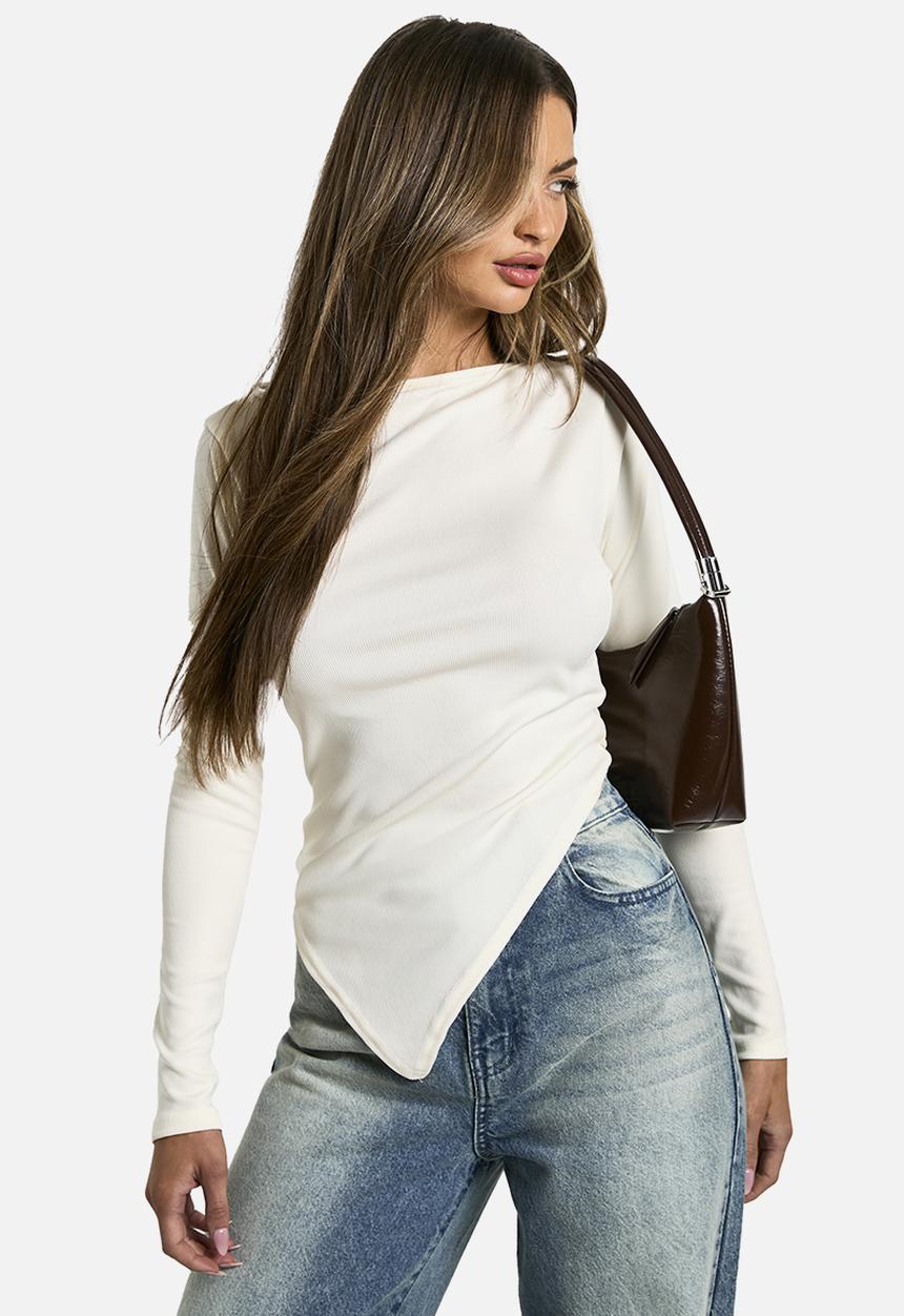 boohoo - Rib Slash Neck Asym Hem Top - Cream