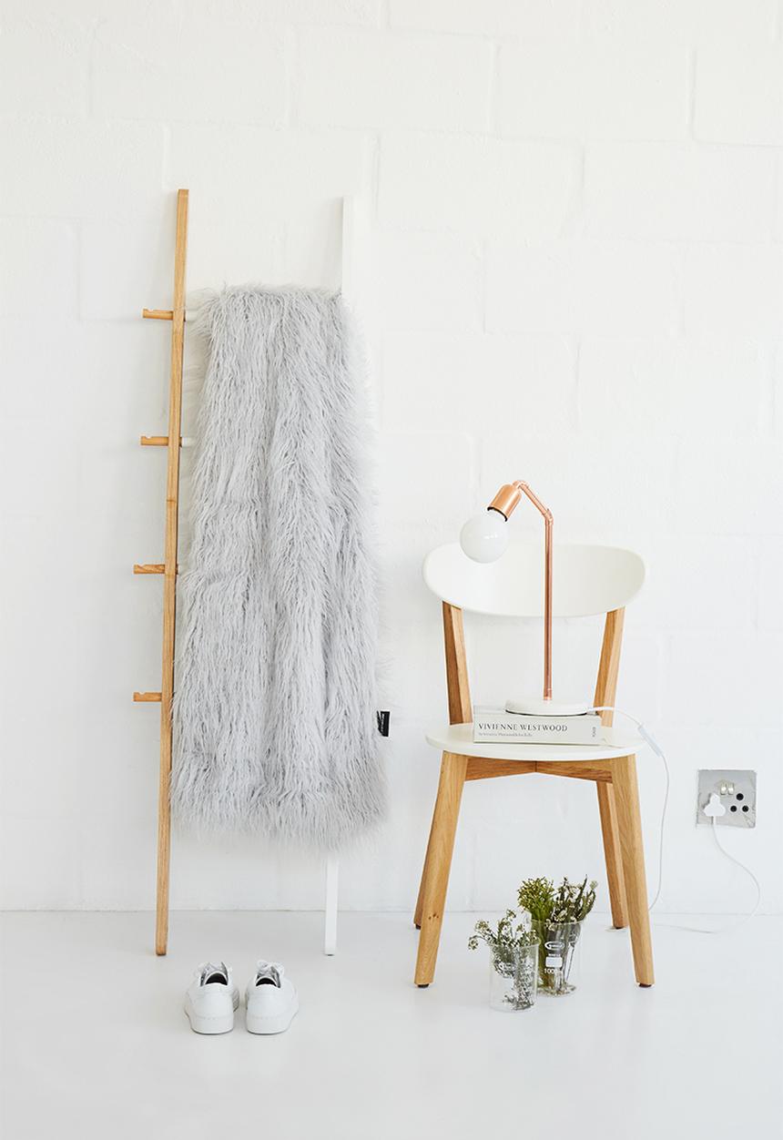 Sixth Floor - Lark throw