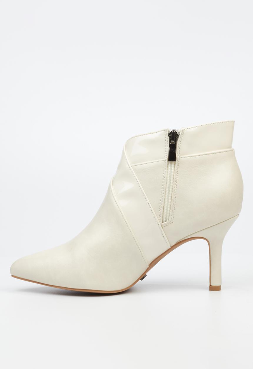 Butterfly Feet - Lively 11 Ankle - Ivory