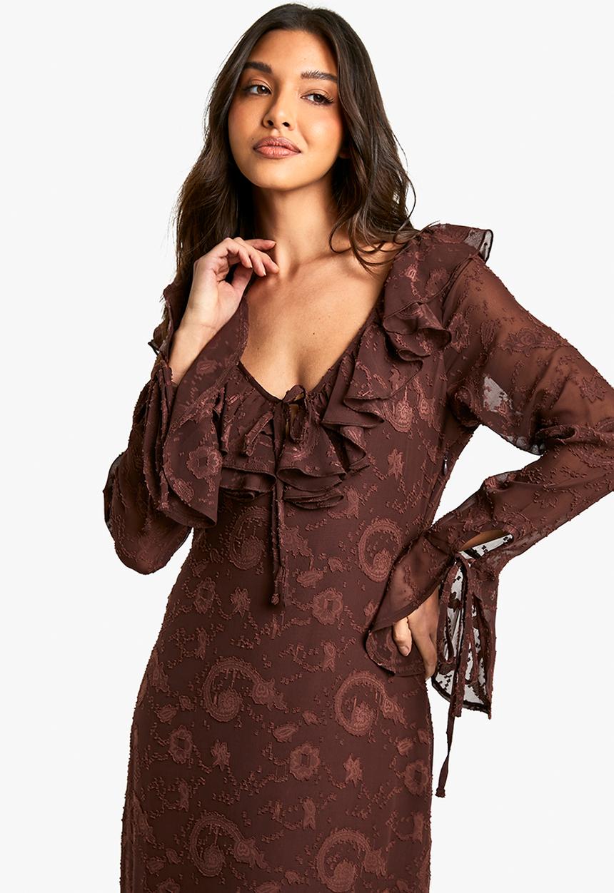 boohoo - Paisley Textured Flare Sleeve Maxi Dress - chocolate