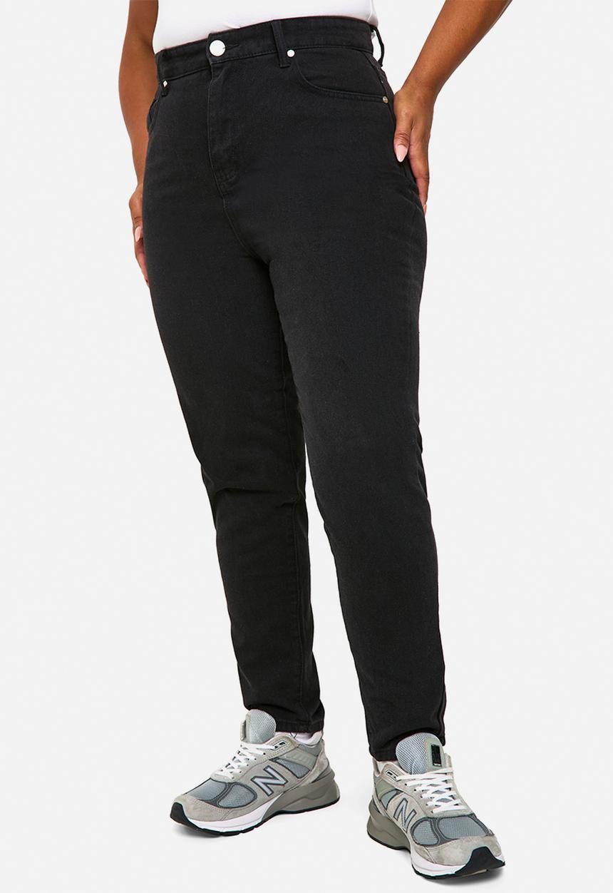 boohoo - Plus High Waist Slim Mom Jeans - Washed Black