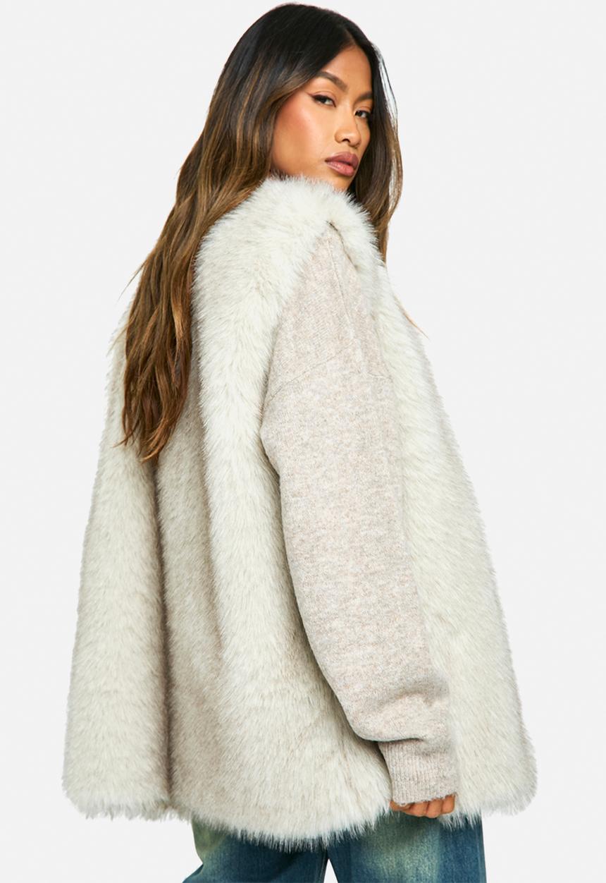 boohoo - Vintage Look Faux Fur Gilet - Cream