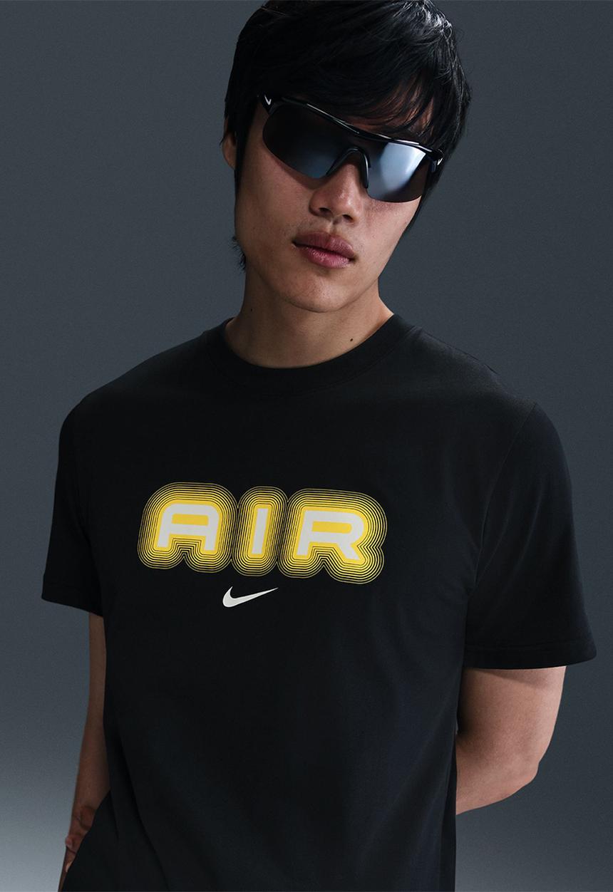 Nike - NSW SW  Air Graphic Tee - Black/Black