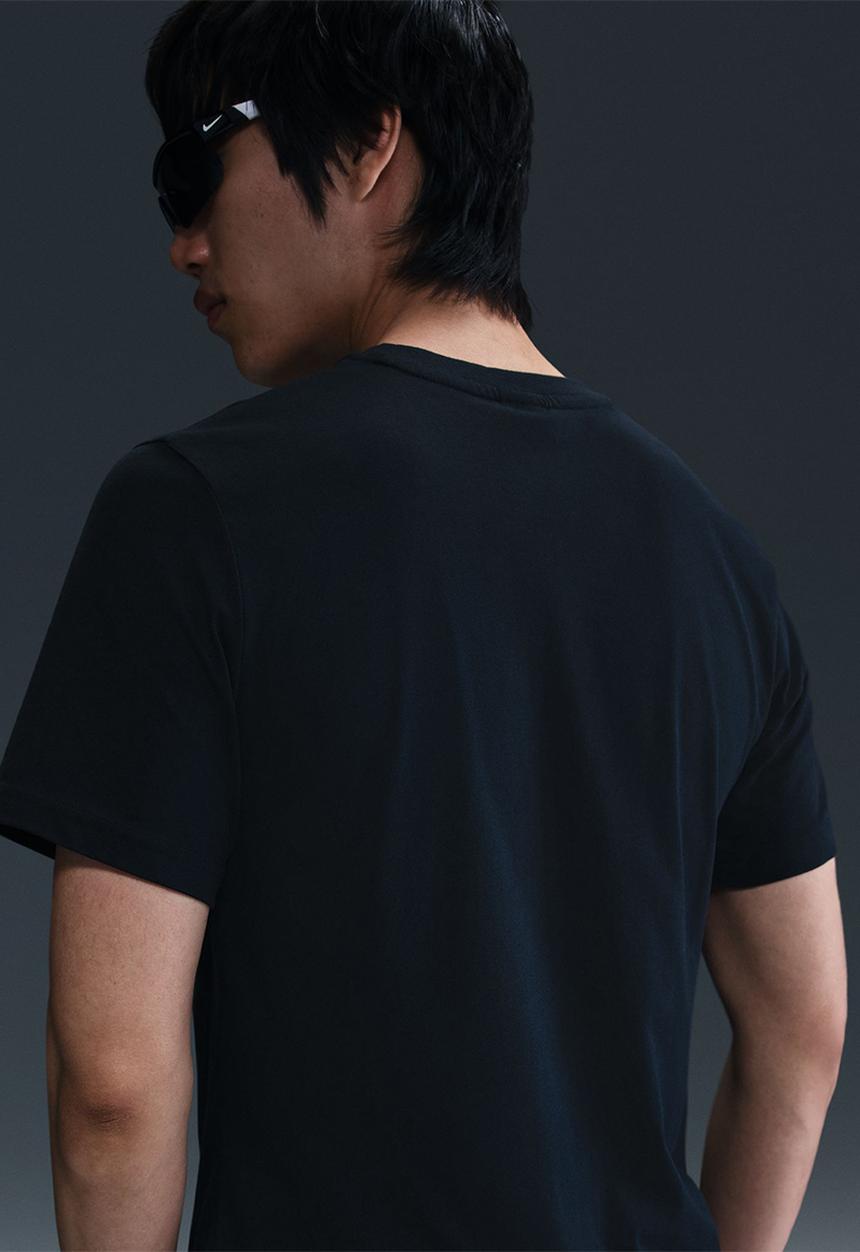 Nike - NSW SW  Air Graphic Tee - Black/Black
