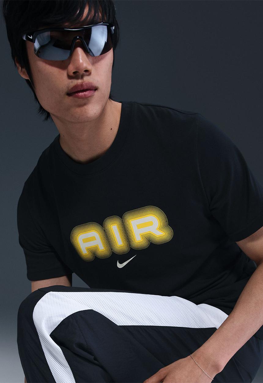 Nike - NSW SW  Air Graphic Tee - Black/Black