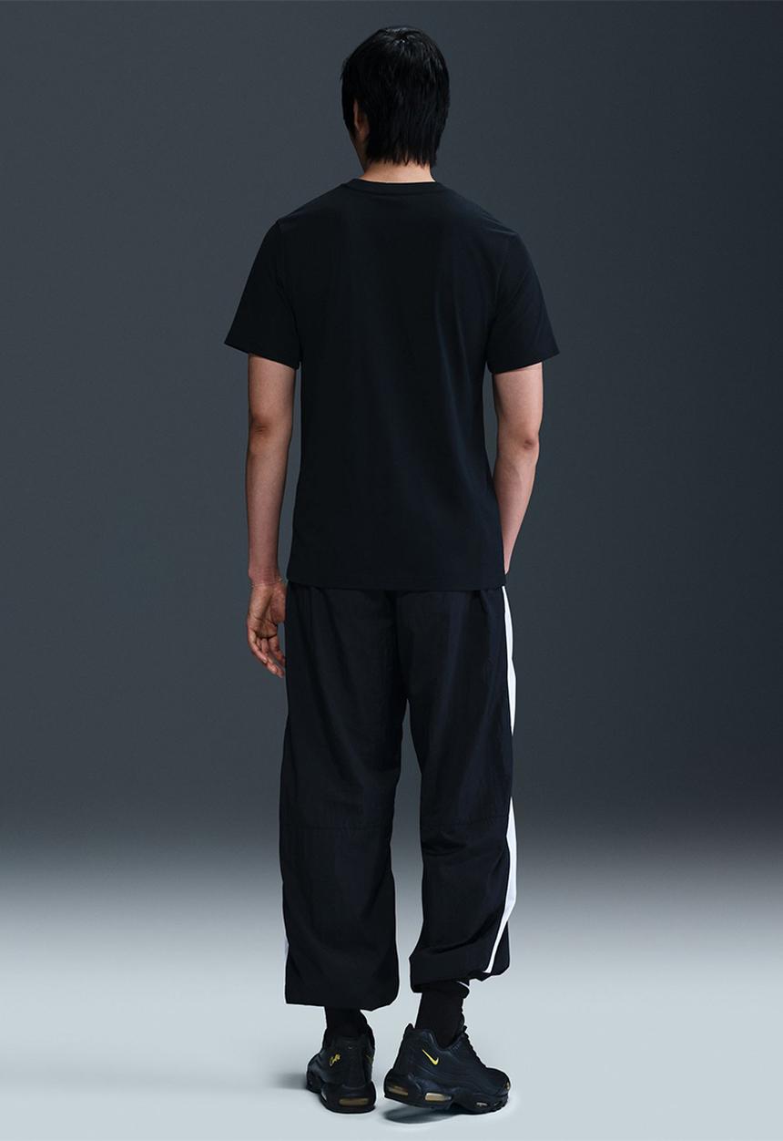 Nike - NSW SW  Air Graphic Tee - Black/Black