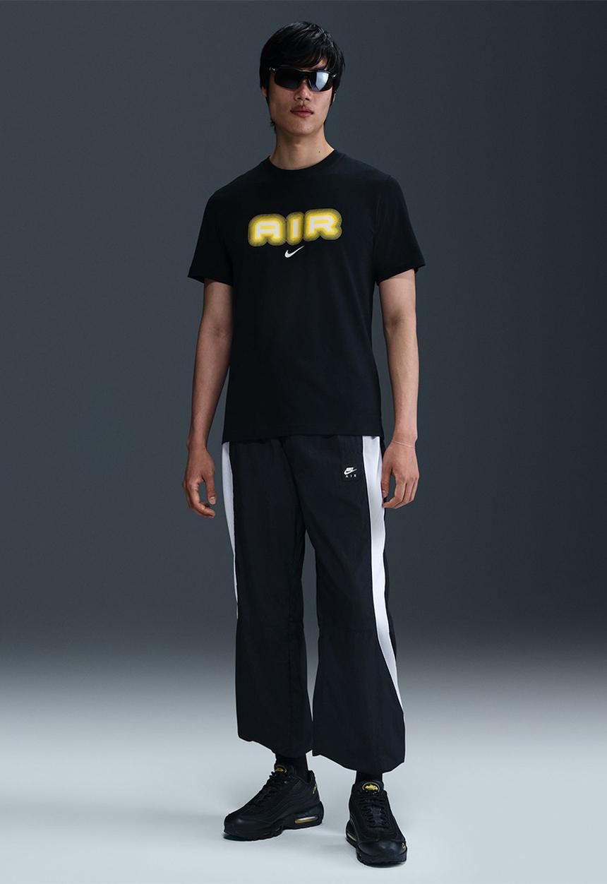 Nike - NSW SW  Air Graphic Tee - Black/Black