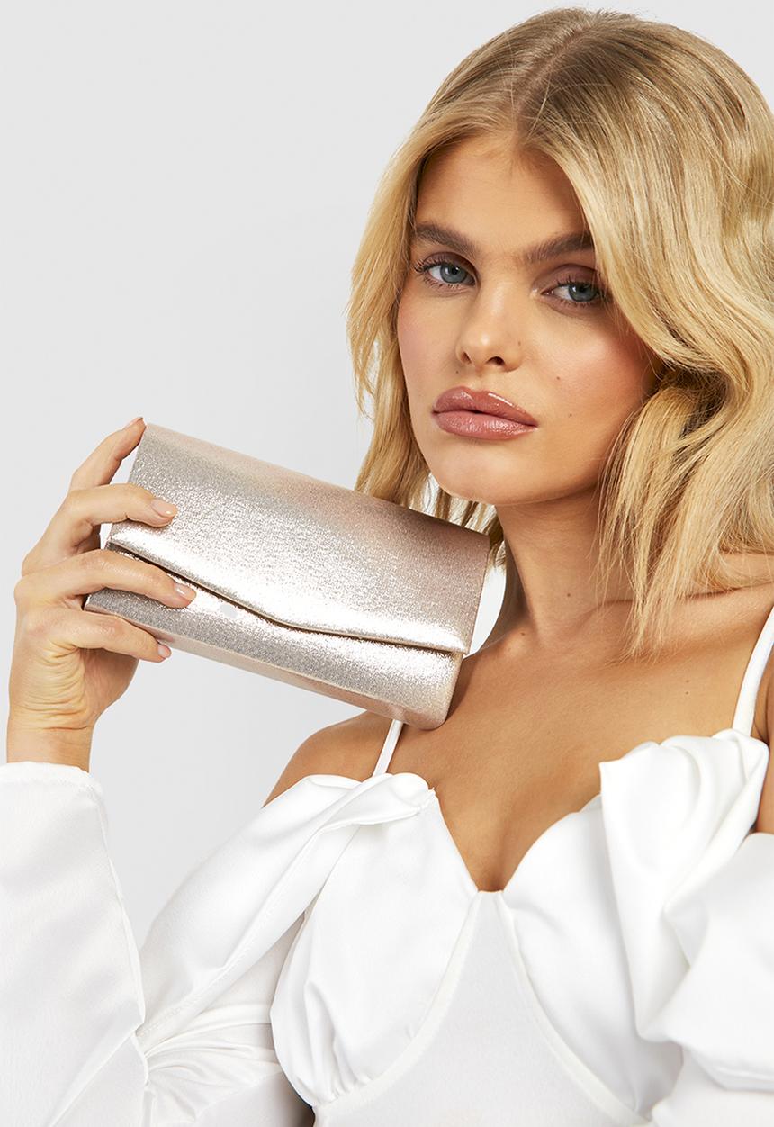 boohoo - Structured Metallic Clutch Bag & Chain - gold