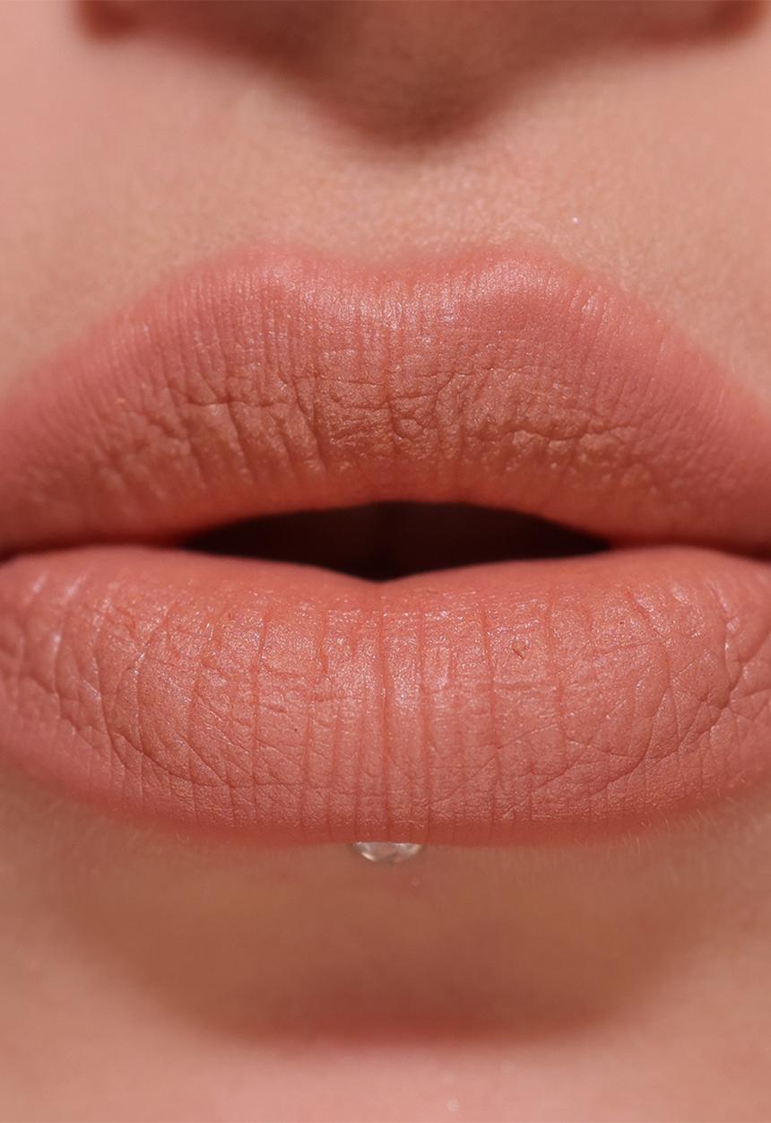 Revolution - Air Blur Matte Liquid Lipstick - Hazy