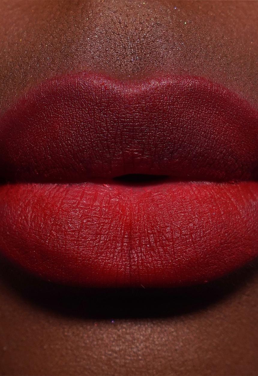 Revolution - Air Blur Matte Liquid Lipstick - Fiery