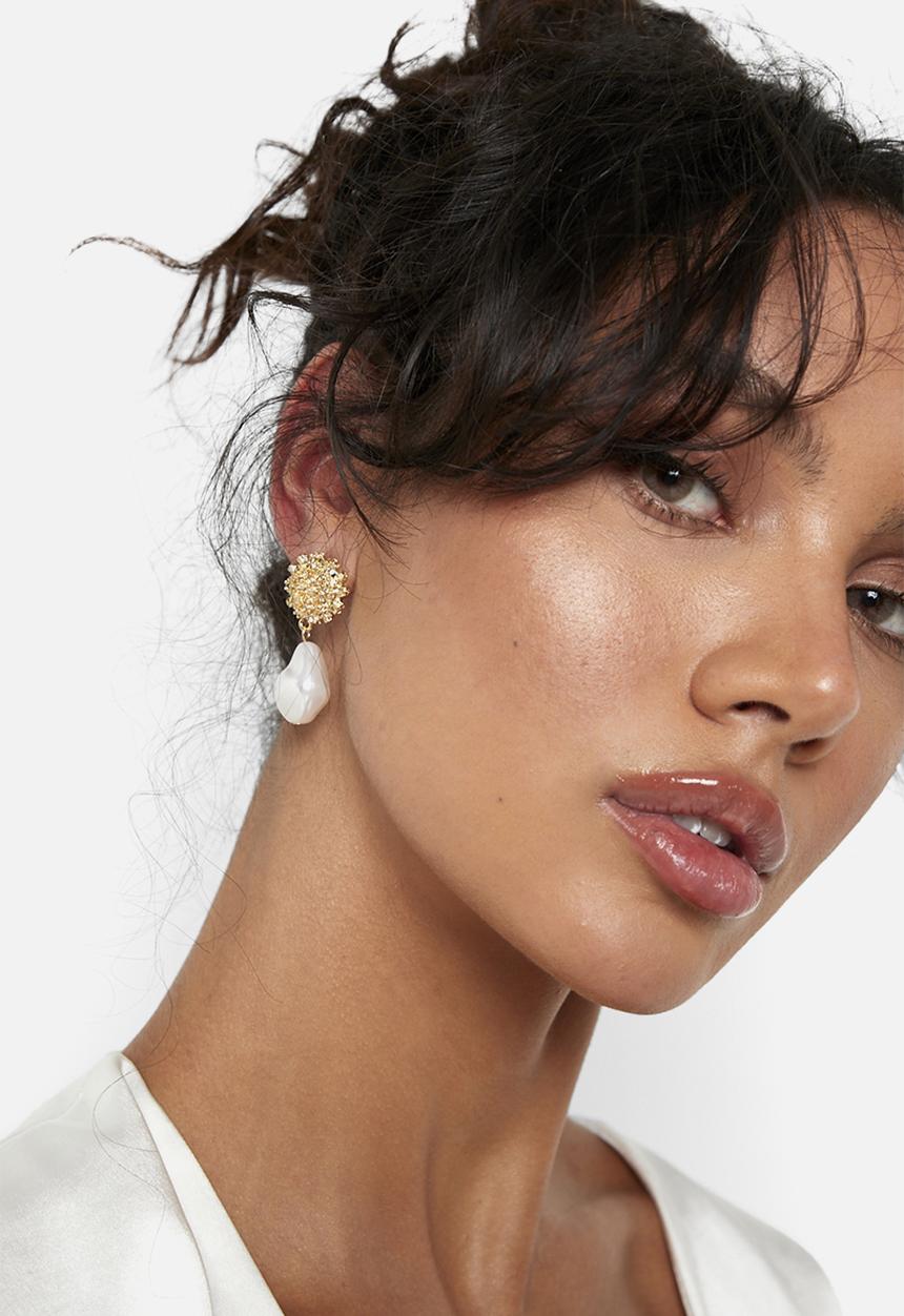 boohoo - Pearl Drop Stone Earrings - gold