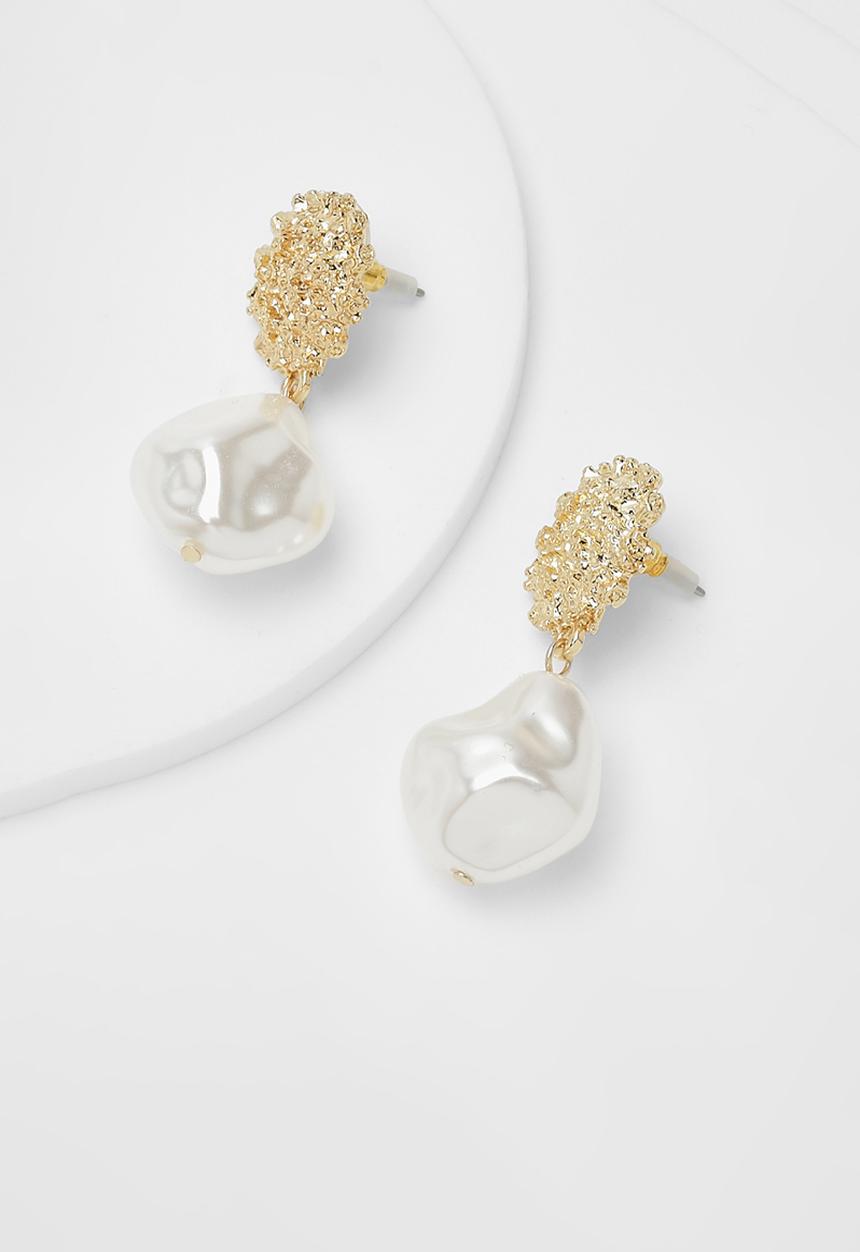 boohoo - Pearl Drop Stone Earrings - gold