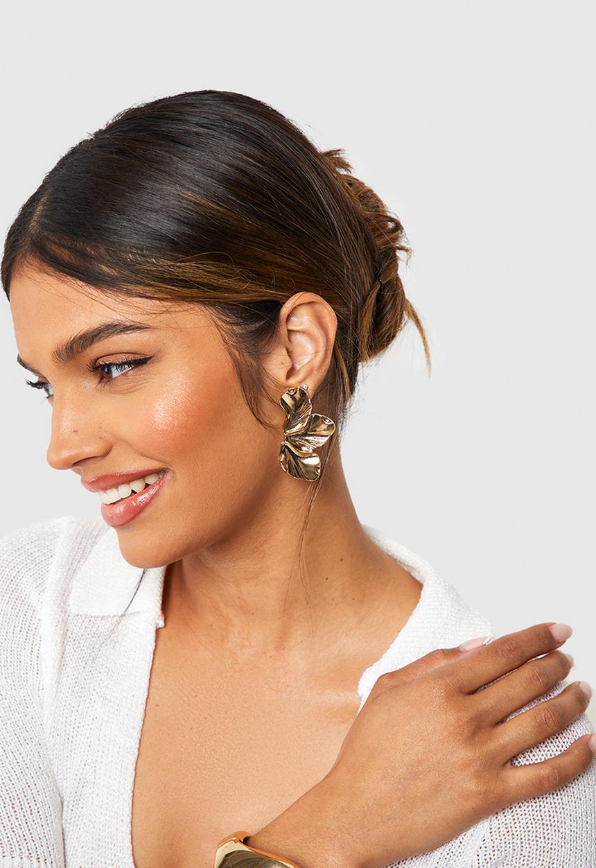 boohoo - Petal Detail Statement Earrings - gold