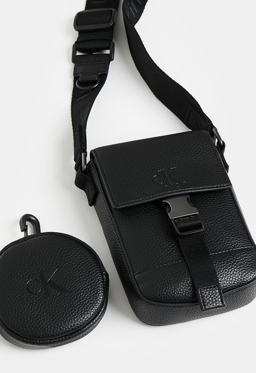 Calvin Klein - Logo Emboss N/S Flap Ph/Cb - Black