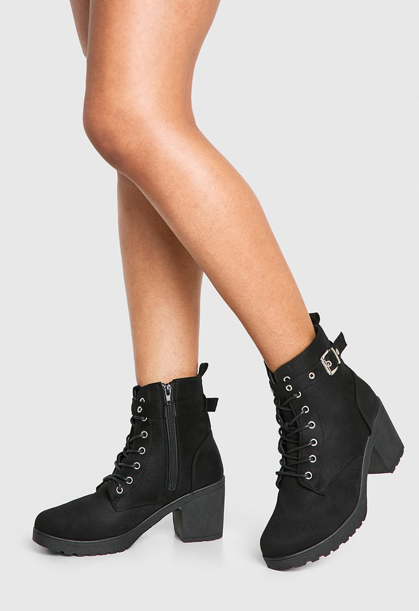 boohoo - Faux suede buckle lace up chunky hiker boots - black