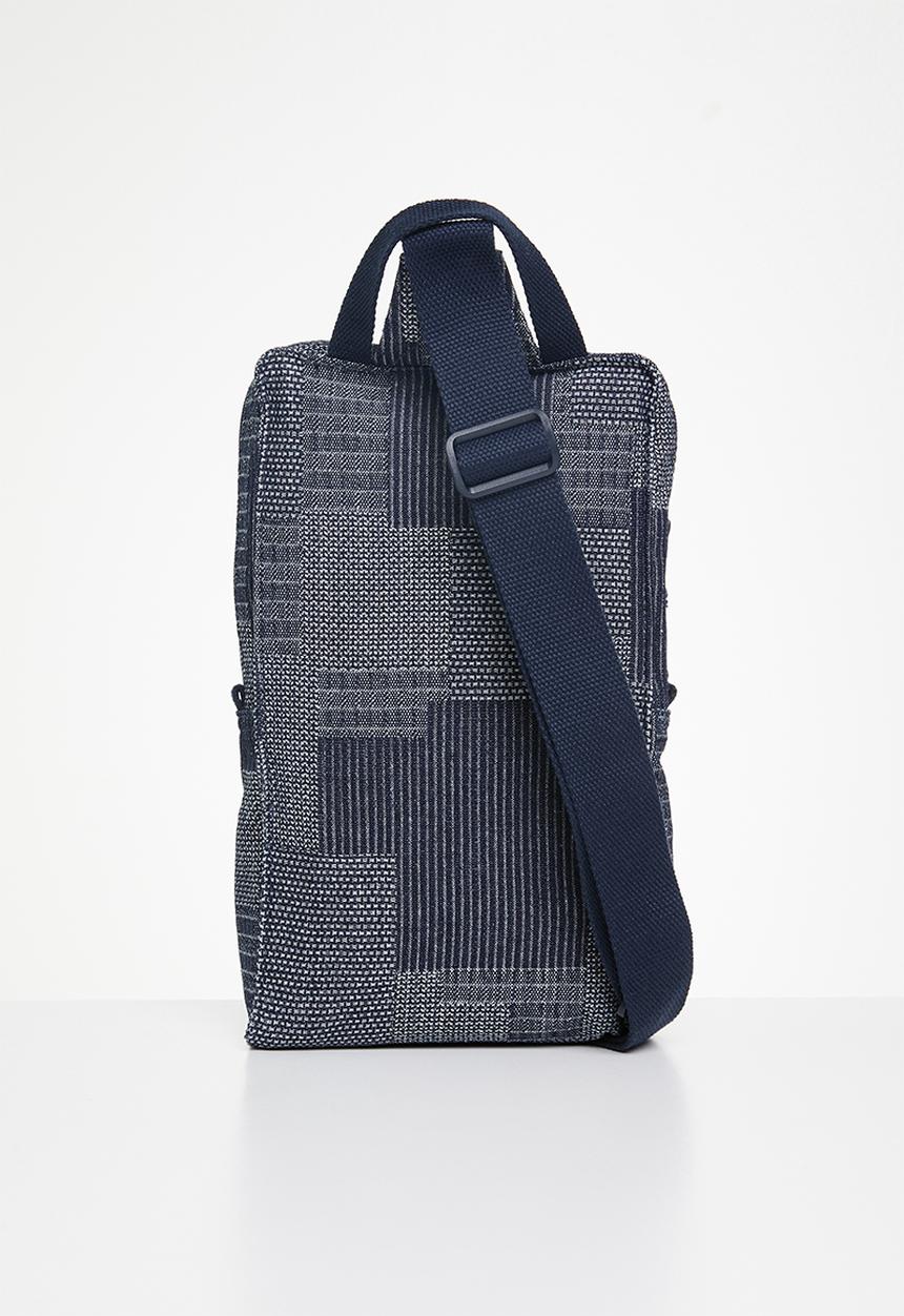 Levi’s® - Ns Zip Sling - Blue Combination