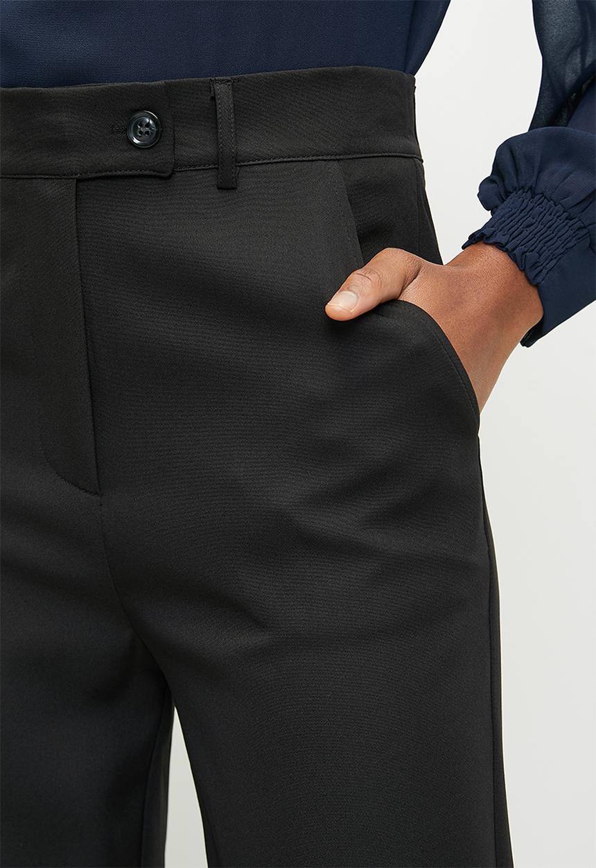 Stella Morgan - Straight legged with button pants - Black