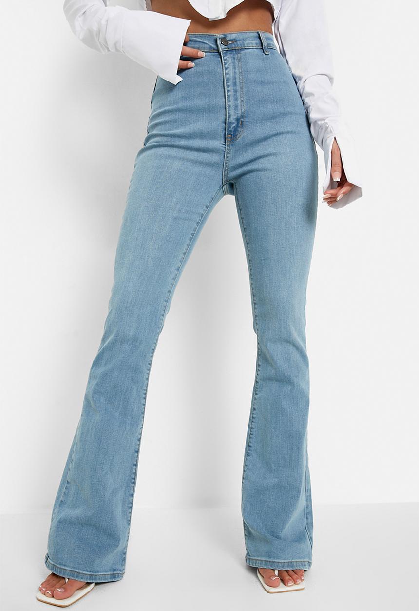 boohoo - Butt Shaper High Rise Skinny Flared Jeans - Light Wash
