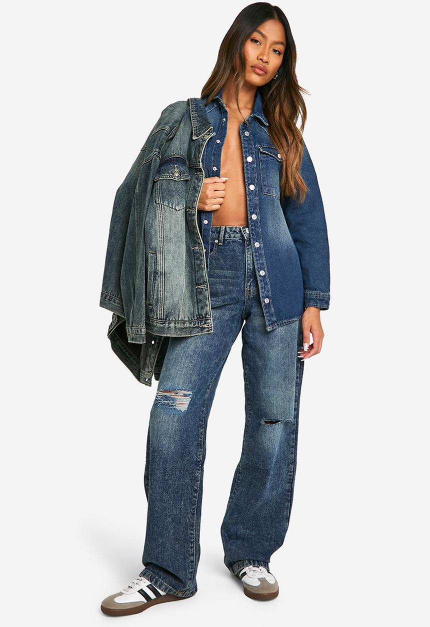 boohoo - Basics Ripped Knee Boyfriend Jeans - Vintage Blue