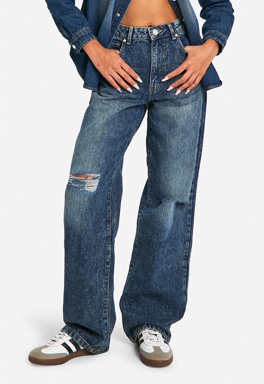 boohoo - Basics Ripped Knee Boyfriend Jeans - Vintage Blue