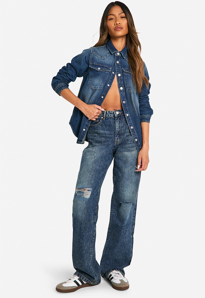 boohoo - Basics Ripped Knee Boyfriend Jeans - Vintage Blue
