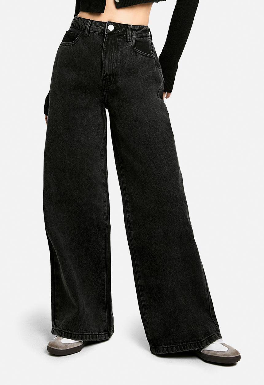 boohoo - Basics High Waisted Wide Leg Jeans in Washed Black - washed black