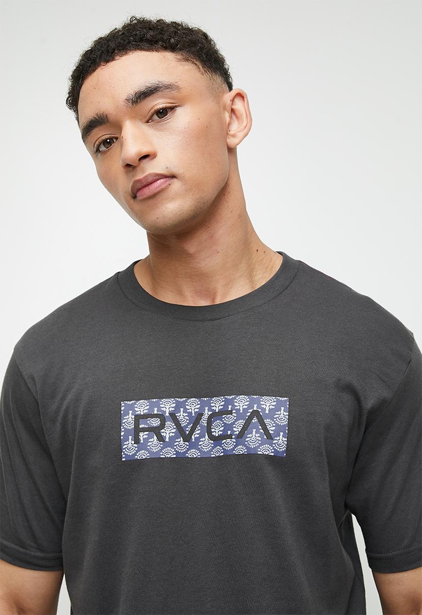 RVCA - Box fill short sleeve red stitch - pirate black