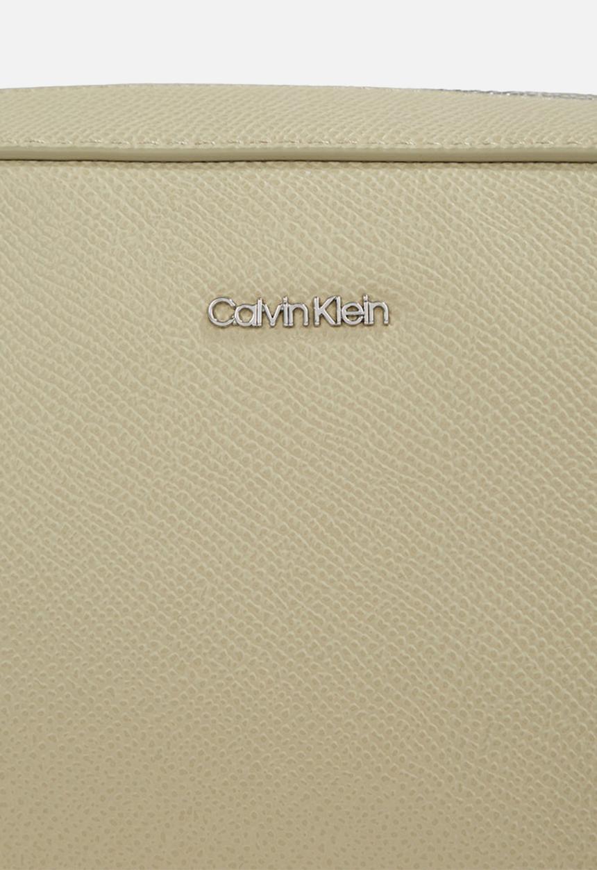 Calvin Klein - Ck must small camera bag caviar - eucalyptus
