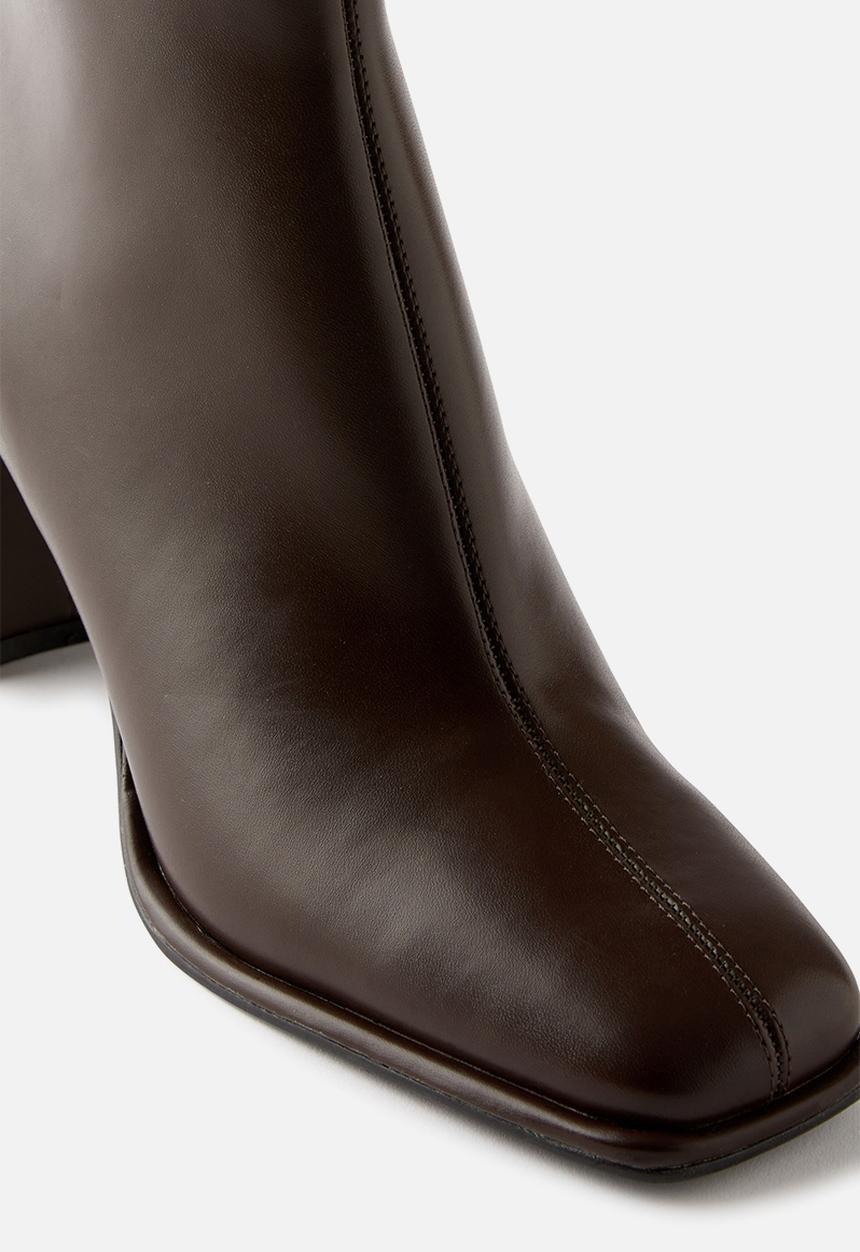 Cotton On - Jaquie block heel boot - choc smooth