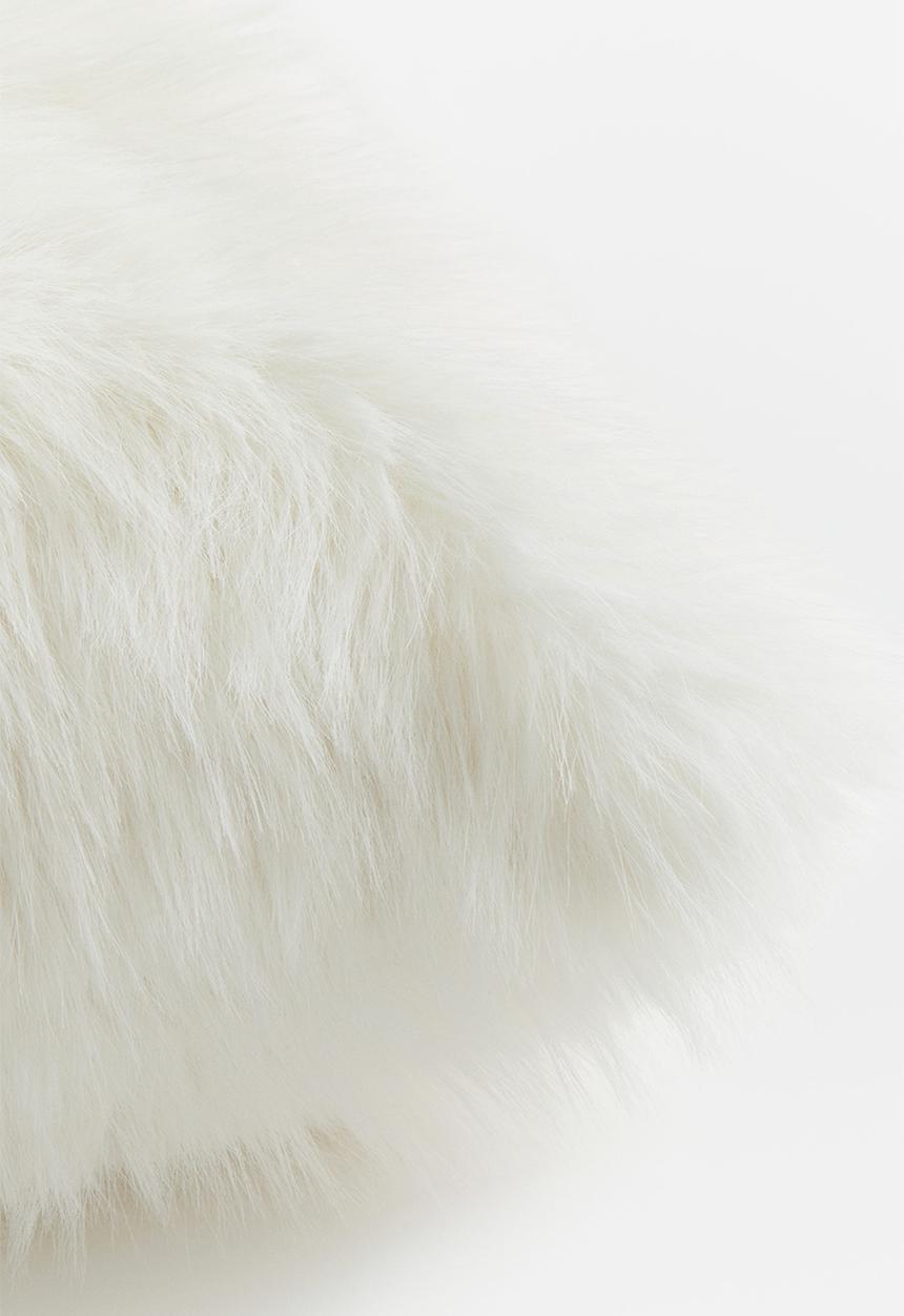 H&M - Fluffy cushion cover - white