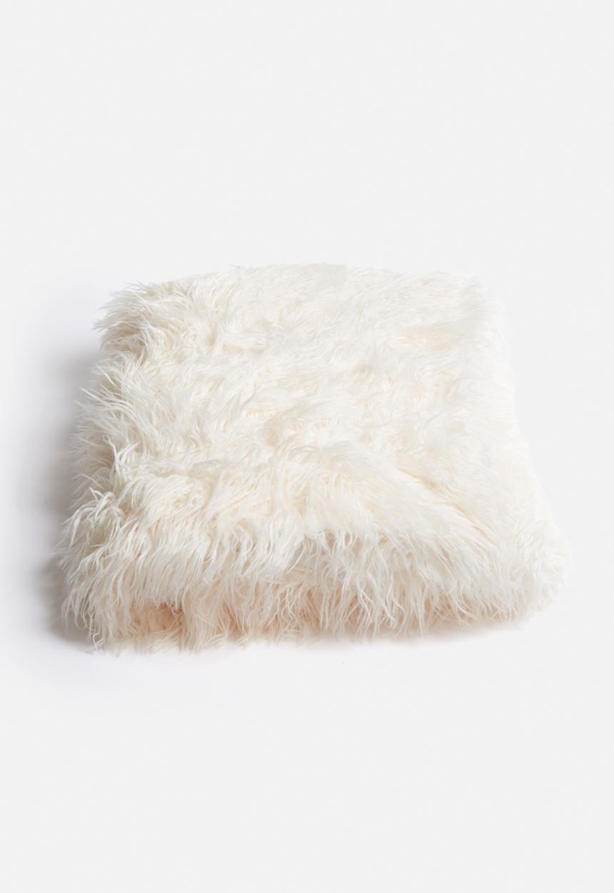 Sixth Floor - Quiney throw