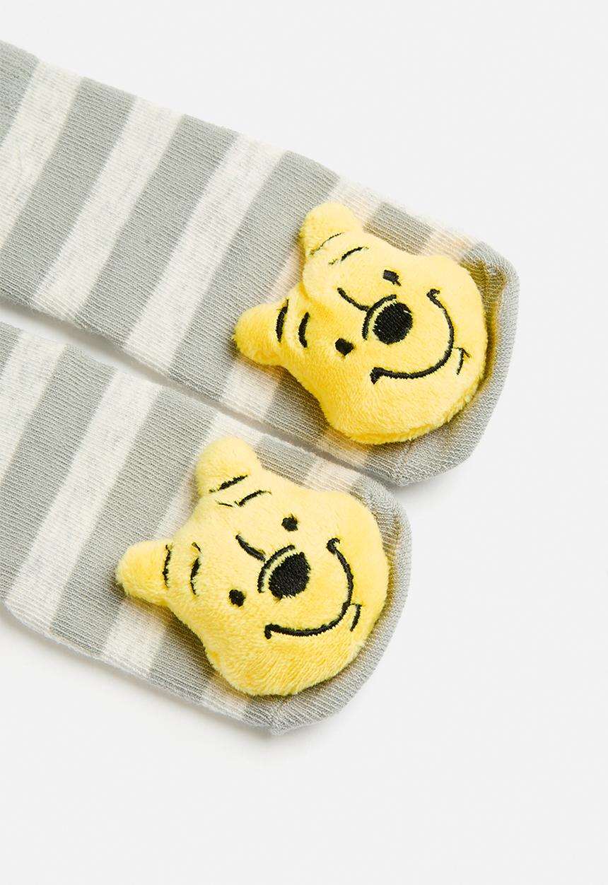 The Character Group (Legacy) - Winnie the pooh rattle socks - grey