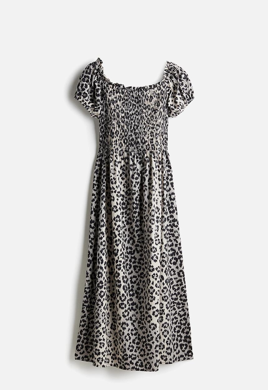 H&M - Smocked off-the-shoulder dress - light grey leopard print 