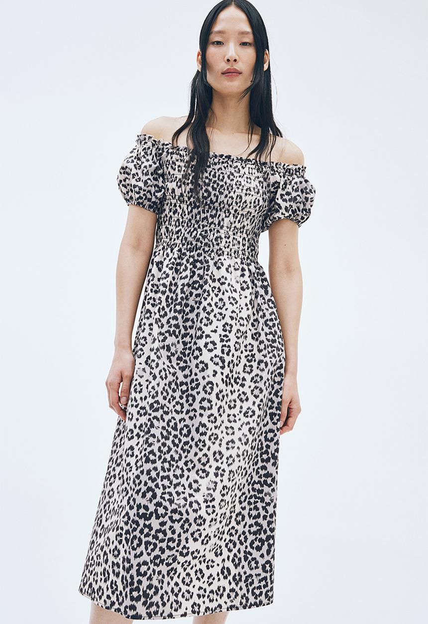 H&M - Smocked off-the-shoulder dress - light grey leopard print 