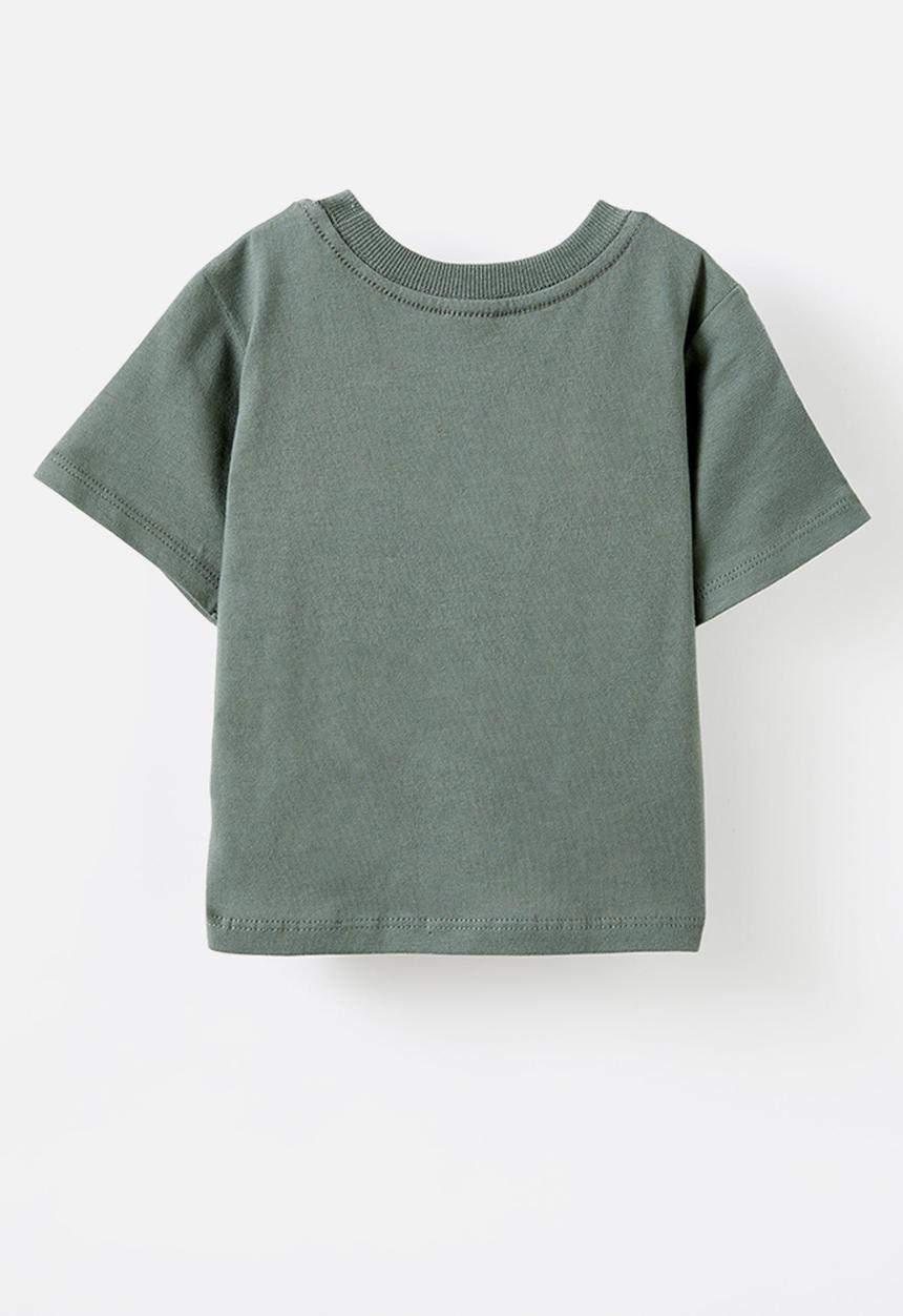 Cotton On - Jamie short sleeve graphic print tee - swag green/mamas boy