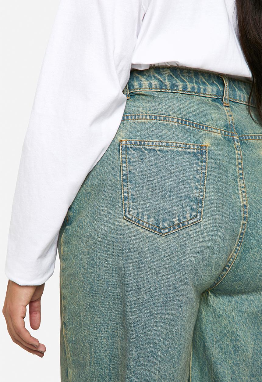 boohoo - Plus Basic Straight Leg Jeans - Light Blue
