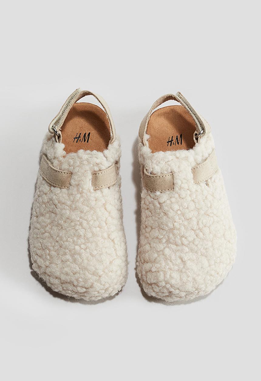 H&M - Teddy slippers - cream