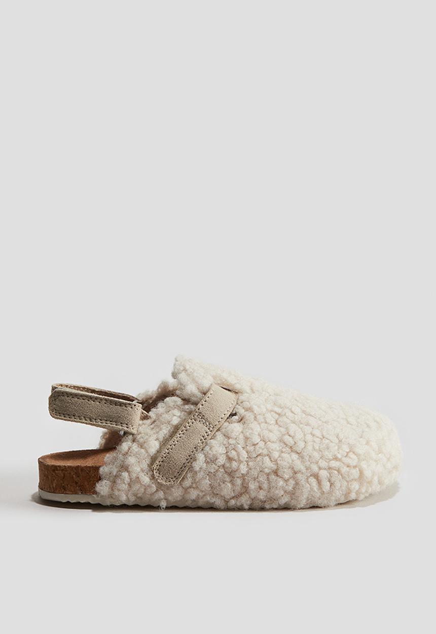 H&M - Teddy slippers - cream