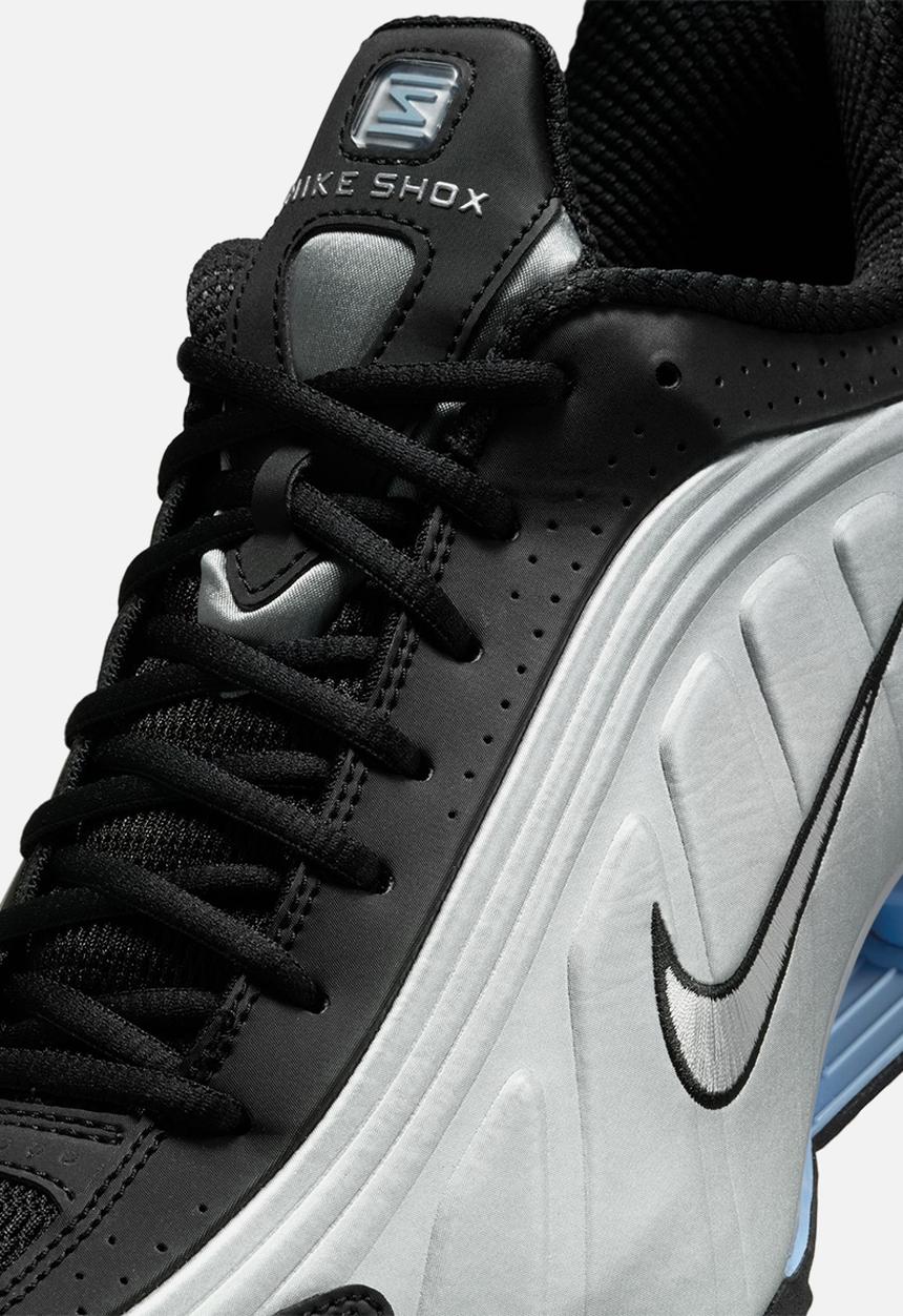 NIKE SHOX R4 - METALLIC SILVER/METALLIC SILVER-BLACK