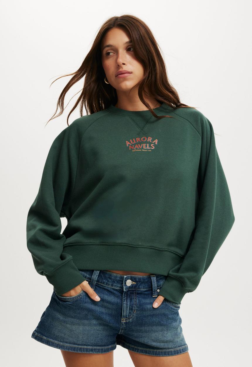 Cotton On - Classic fleece graphic raglan crew sweatshirt - aorora navels/pine forest green