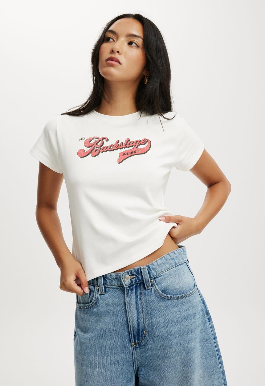 Cotton On - Baby graphic tee - backstage passes/ vintage white