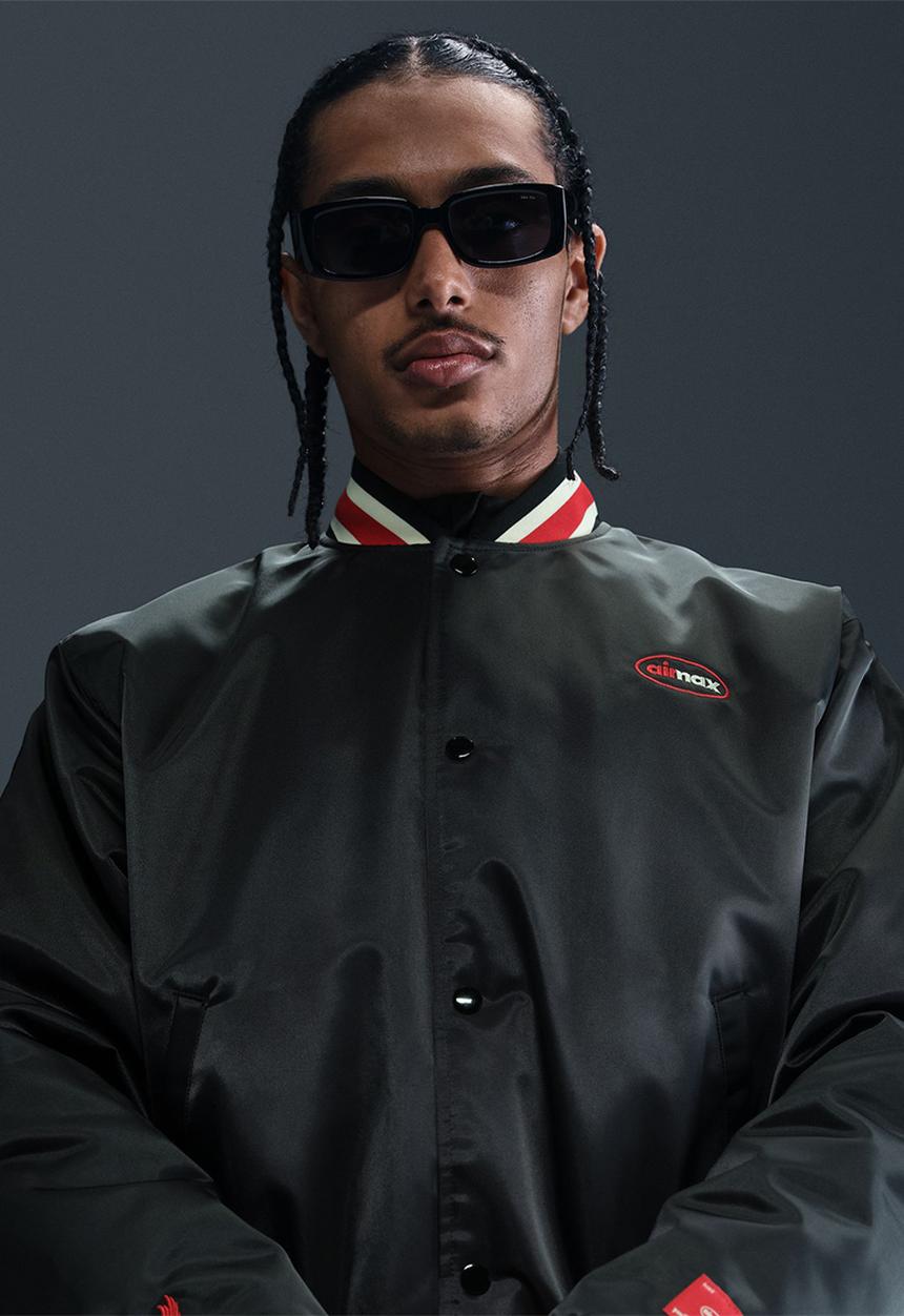 Nike - Liverpool F.C. Authentics Special Edition Satin Dugout Jacket - Black