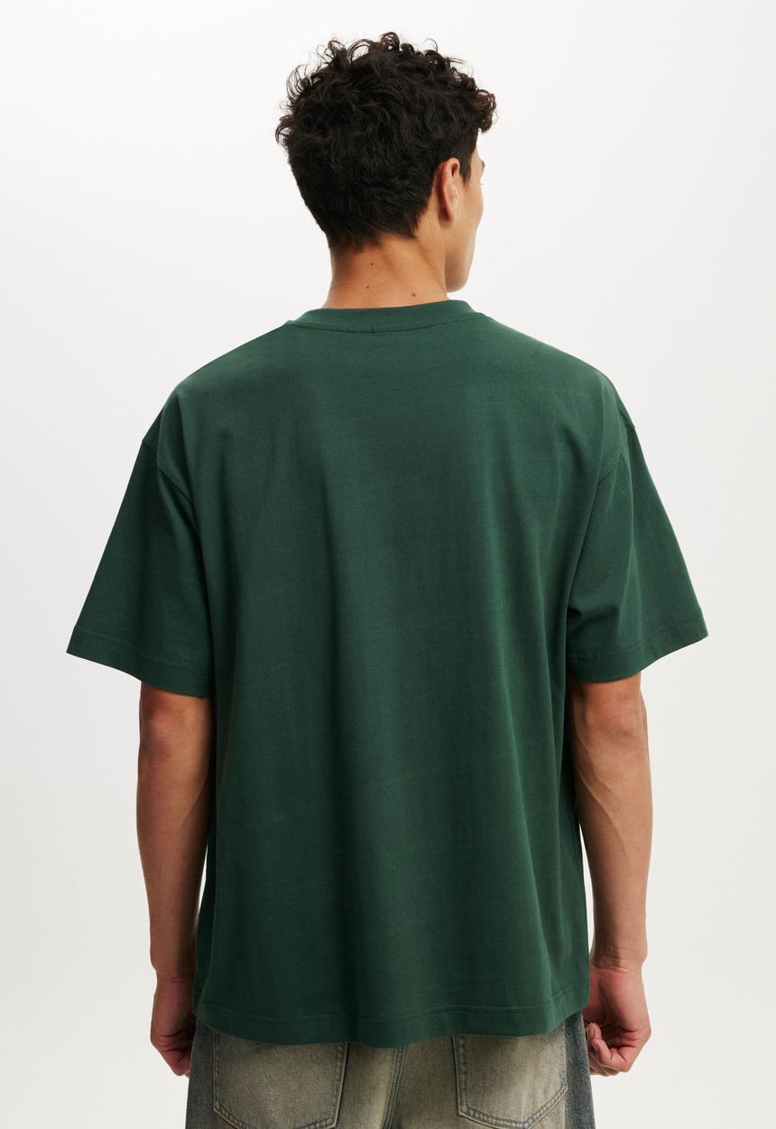 Cotton On - Box Fit Graphic T-Shirt - Pineneedle Green/Inner State
