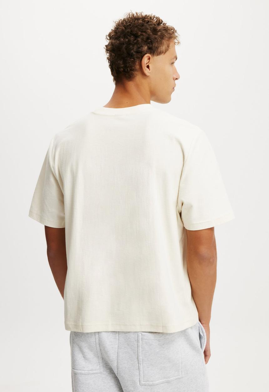 Cotton On - Cropped Fit Graphic T-Shirt - Creampuff/Greenwich Ldn