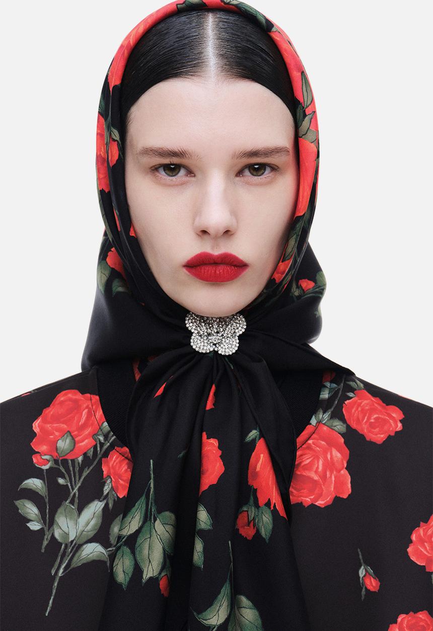 H&M - Magda Butrym H&M: Printed silk scarf - black roses