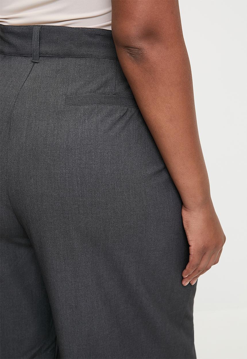 Cotton On - Plus  izzy pleated suiting pant - charcoal
